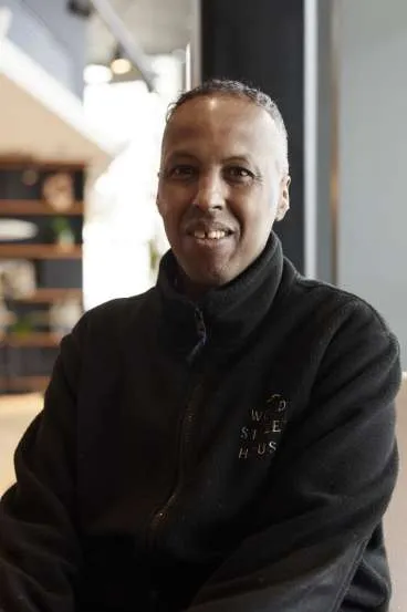 <strong> MO</strong><br/>  FRONT OF HOUSE